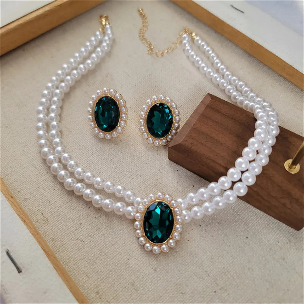 Emerald Gemstone Double-Layered Pearl Necklace