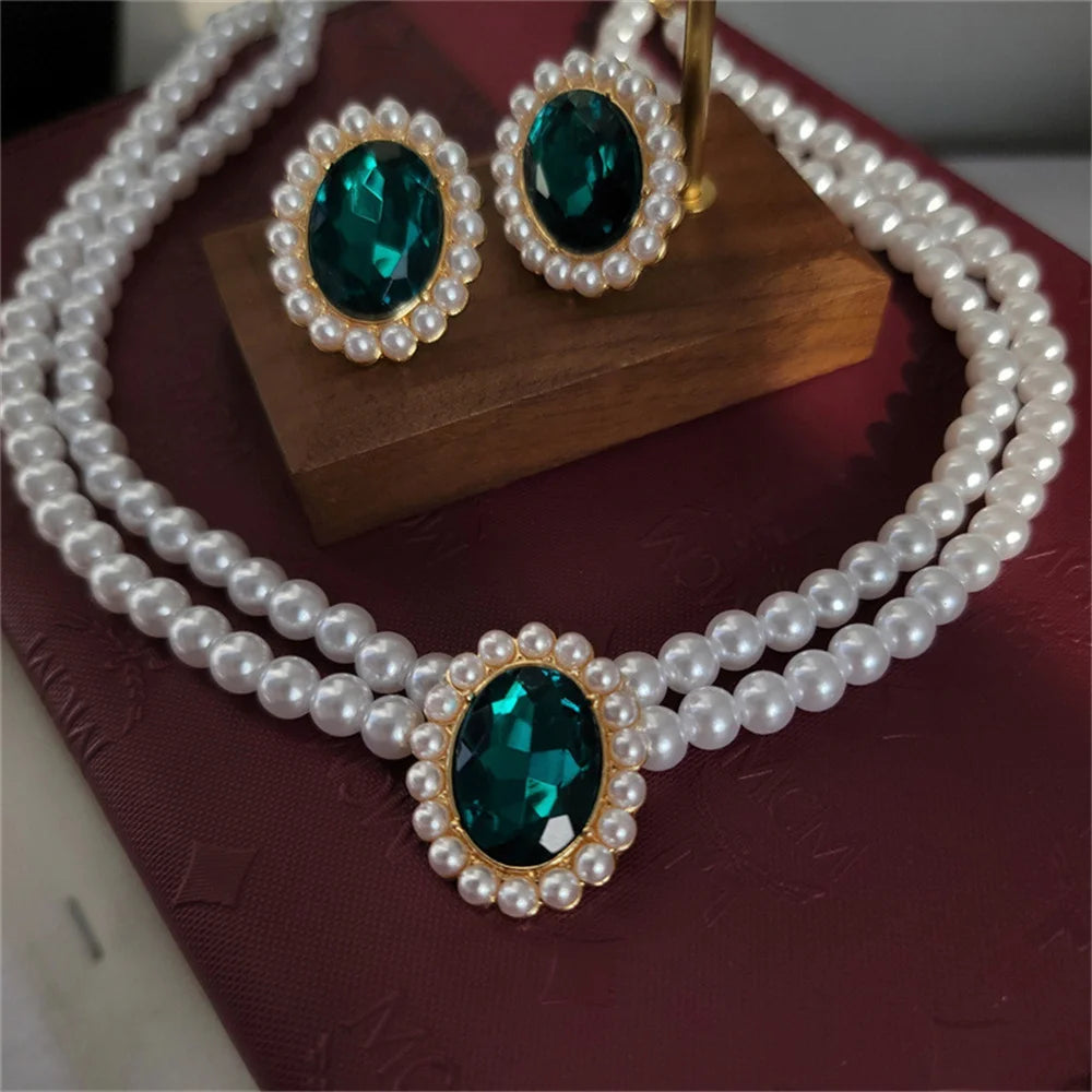 Emerald Gemstone Double-Layered Pearl Necklace