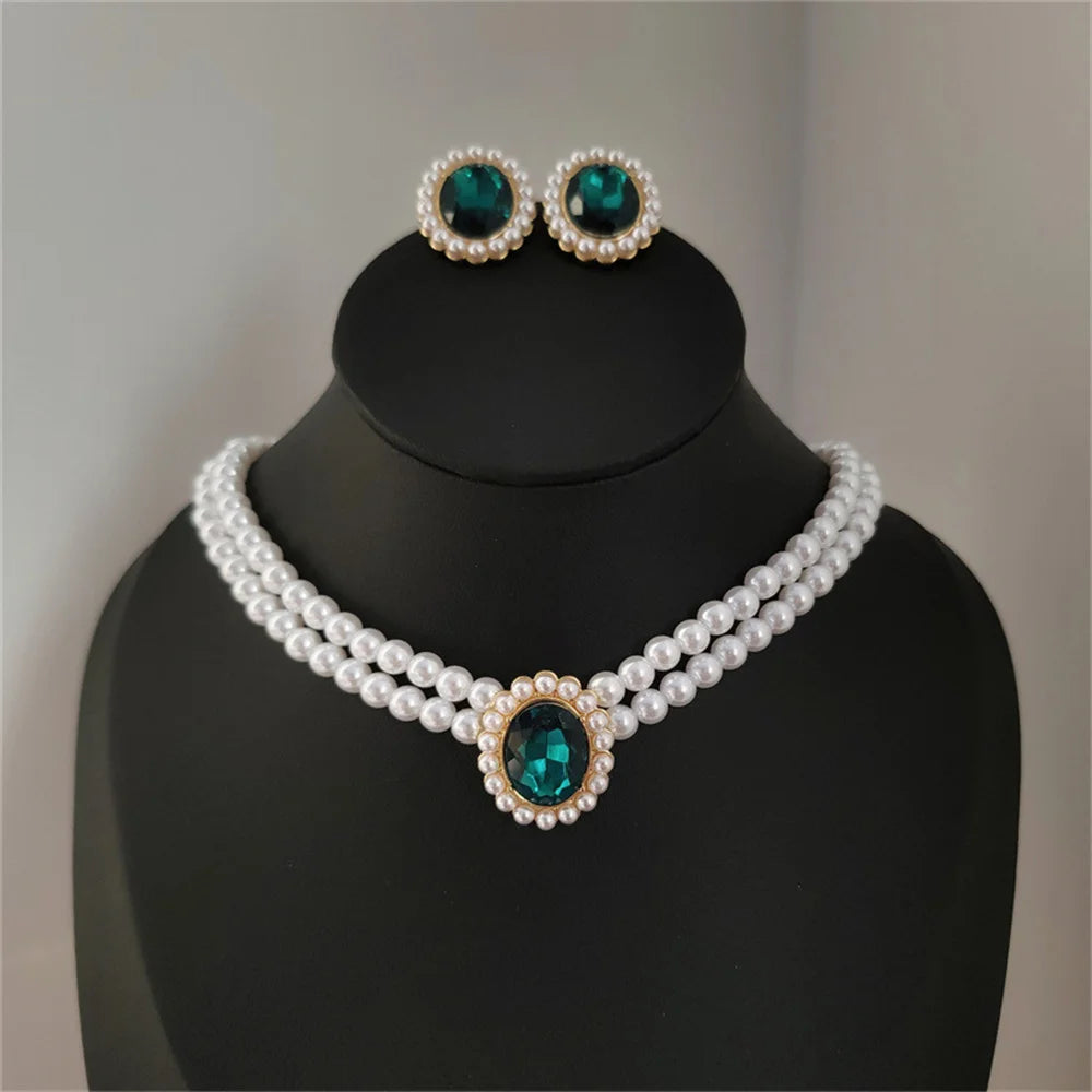 Emerald Gemstone Double-Layered Pearl Necklace